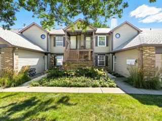 383 Sandhurst Circle 4, Glen Ellyn, IL 60137