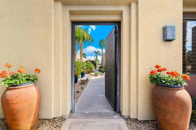 9 Via Haciendas, Rancho Mirage, CA 92270