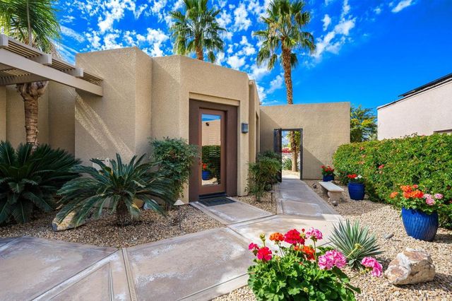 9 Via Haciendas, Rancho Mirage, CA 92270