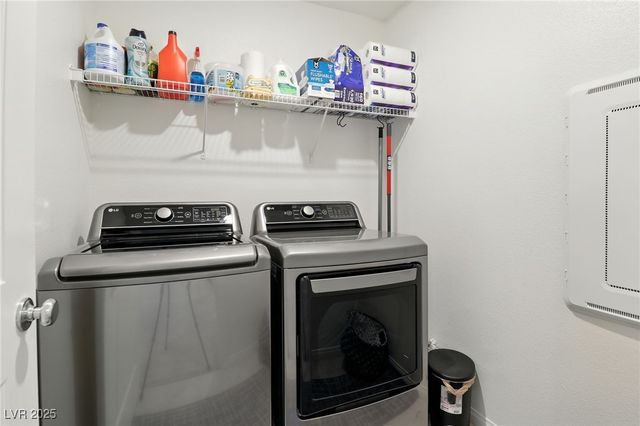 10106 Queens Pearl Street, Las Vegas, NV 89141