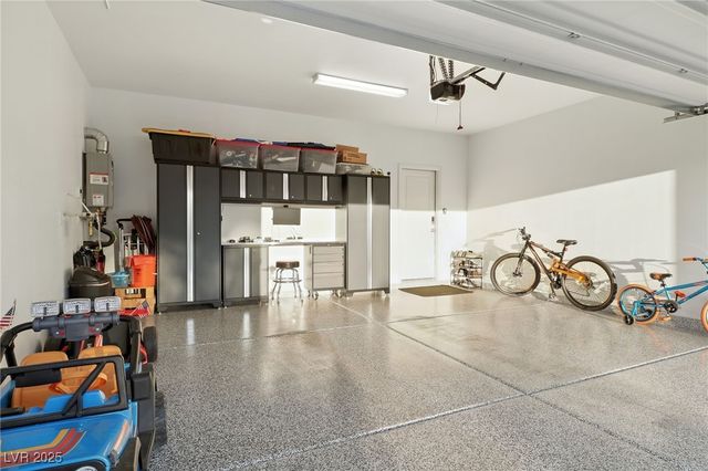 10106 Queens Pearl Street, Las Vegas, NV 89141