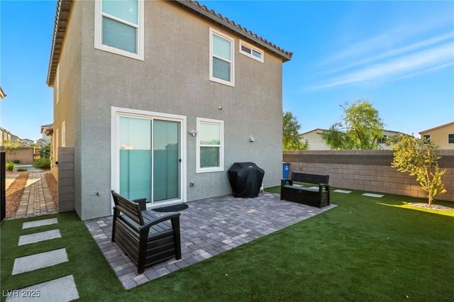 10106 Queens Pearl Street, Las Vegas, NV 89141