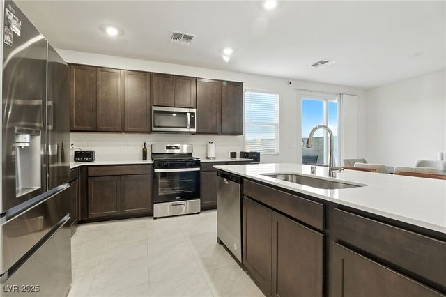 10106 Queens Pearl Street, Las Vegas, NV 89141