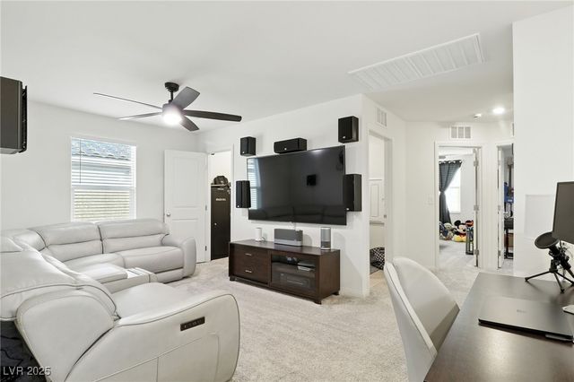 10106 Queens Pearl Street, Las Vegas, NV 89141