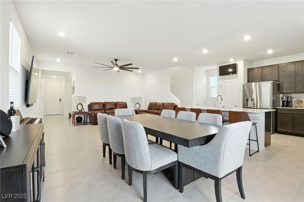 10106 Queens Pearl Street, Las Vegas, NV 89141