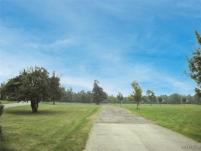 5129 Kraus Lane, Clarence, NY 14031