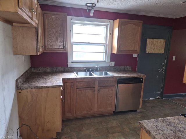 4013 Avera Avenue, Winston-salem, NC 27106