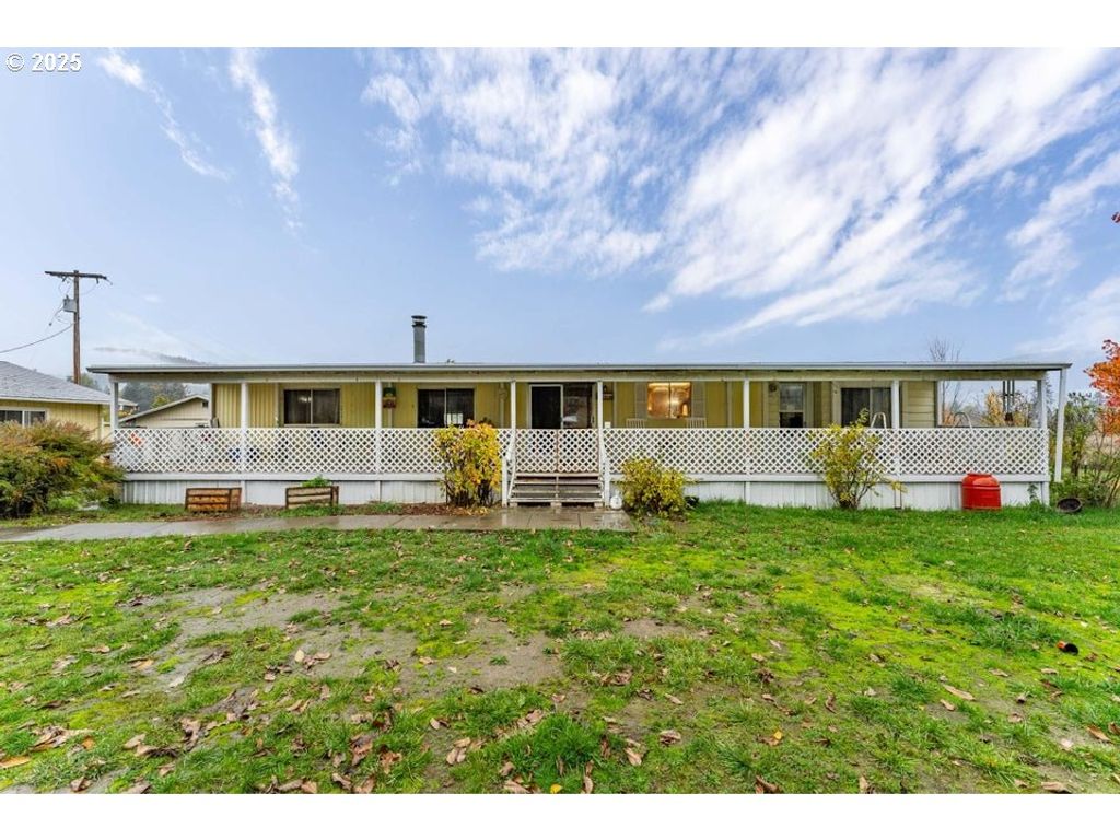 400 HOLMSTEAD Rd, Williams, OR 97544