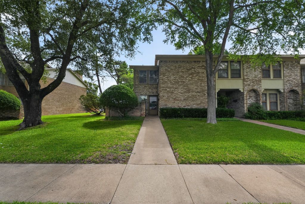 717 Towne House Lane, Richardson, TX 75081