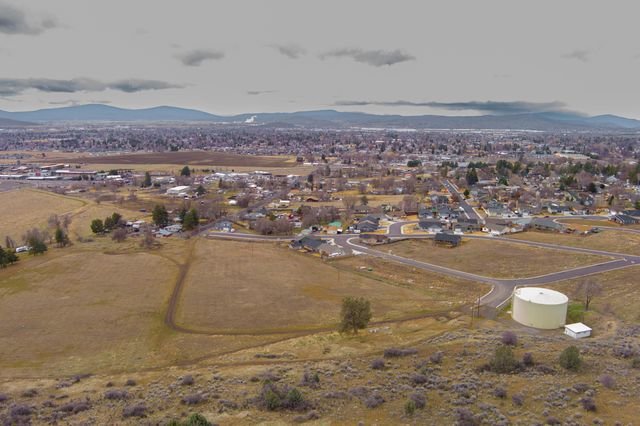 8131 Markgraf Lane, Klamath Falls, OR 97603