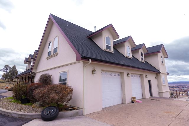 8131 Markgraf Lane, Klamath Falls, OR 97603