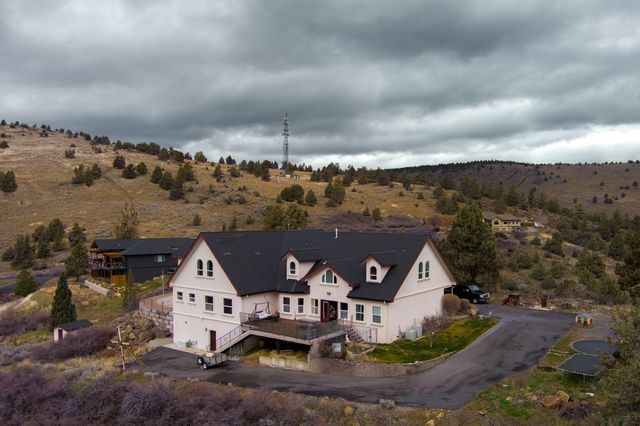 8131 Markgraf Lane, Klamath Falls, OR 97603