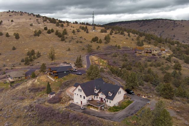 8131 Markgraf Lane, Klamath Falls, OR 97603