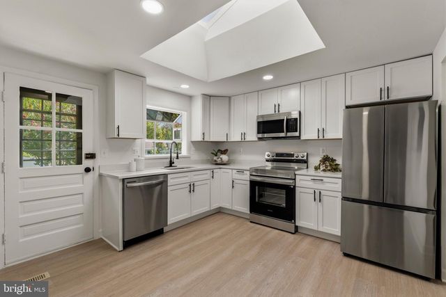 5202 CAROLINE CIR, Waldorf, MD 20601