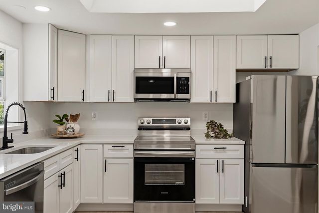 5202 CAROLINE CIR, Waldorf, MD 20601