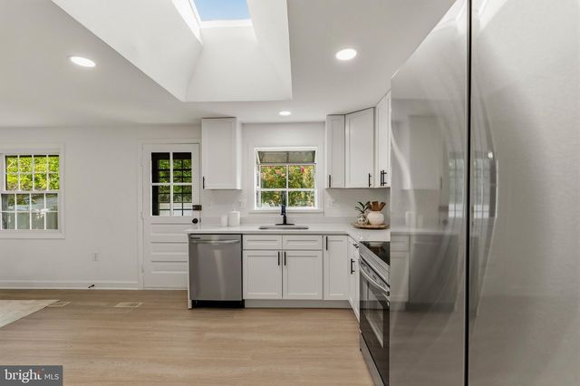5202 CAROLINE CIR, Waldorf, MD 20601