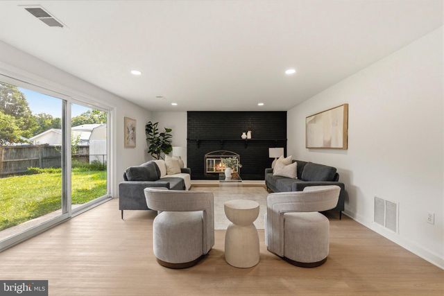 5202 CAROLINE CIR, Waldorf, MD 20601