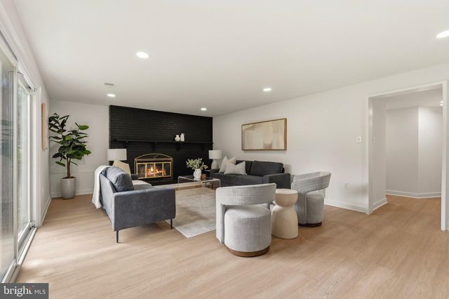 5202 CAROLINE CIR, Waldorf, MD 20601