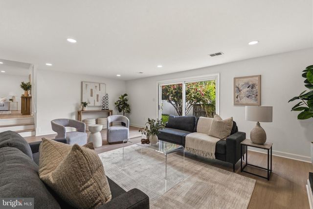 5202 CAROLINE CIR, Waldorf, MD 20601