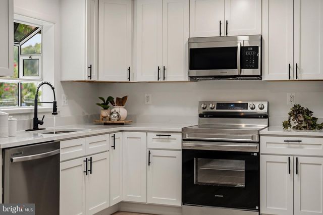5202 CAROLINE CIR, Waldorf, MD 20601