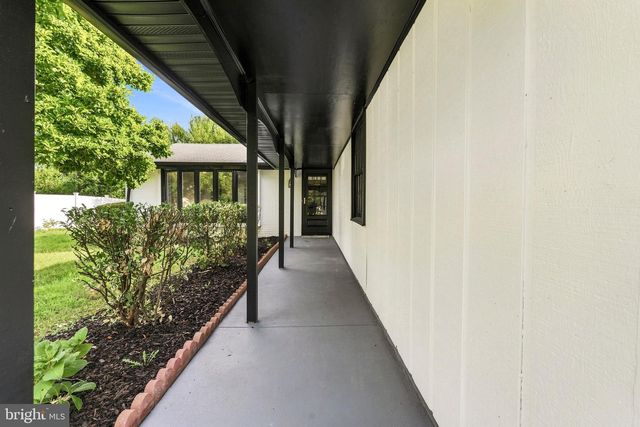 5202 CAROLINE CIR, Waldorf, MD 20601