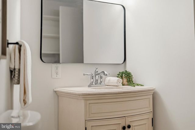 5202 CAROLINE CIR, Waldorf, MD 20601