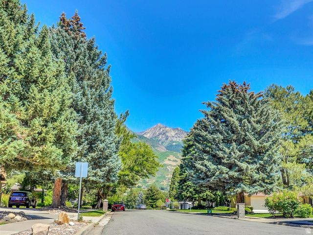 2505 E ROBIDOUX RD, Sandy, UT 84093