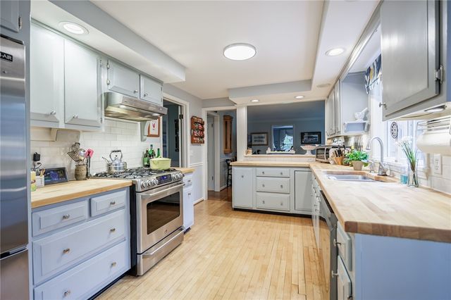 347 Brooksboro Drive, Webster, NY 14580