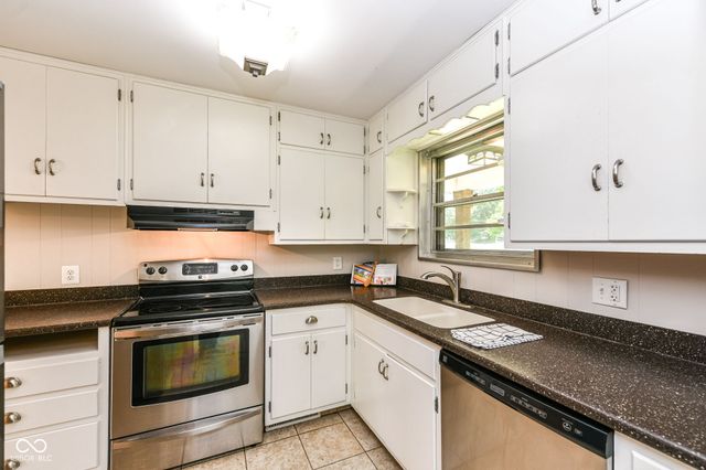 1526 Orchard Park Drive N, Carmel, IN 46280