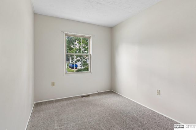 7802 Emiline Street, La Vista, NE 68128