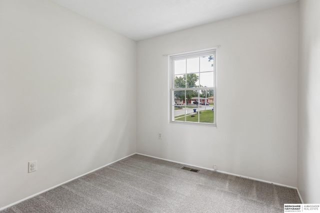 7802 Emiline Street, La Vista, NE 68128