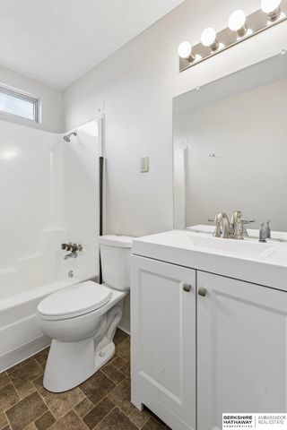 7802 Emiline Street, La Vista, NE 68128