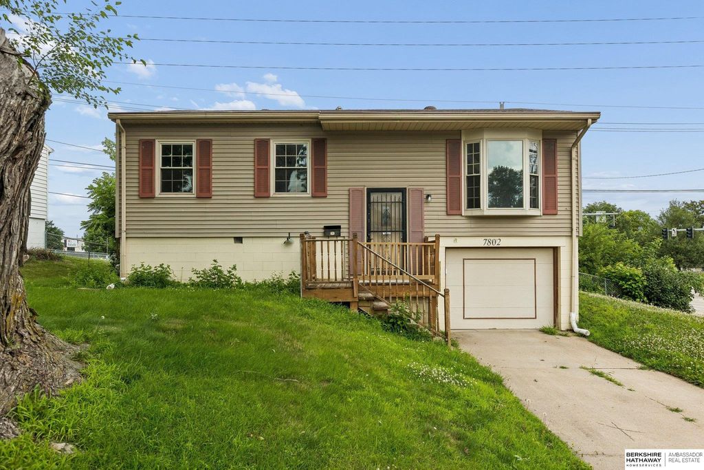 7802 Emiline Street, La Vista, NE 68128