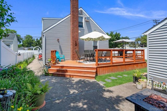 149 Arlington Street, Mineola, NY 11501