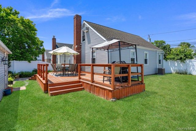 149 Arlington Street, Mineola, NY 11501