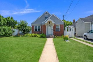 149 Arlington Street, Mineola, NY 11501