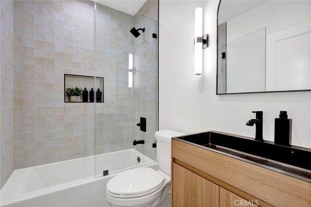 8121 Chase, Los Angeles, CA 90045