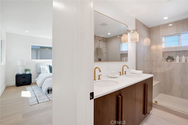 8121 Chase, Los Angeles, CA 90045