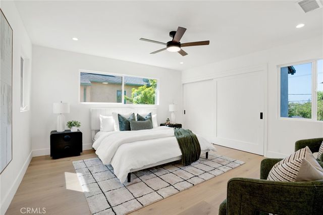 8121 Chase, Los Angeles, CA 90045