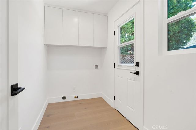 8121 Chase, Los Angeles, CA 90045