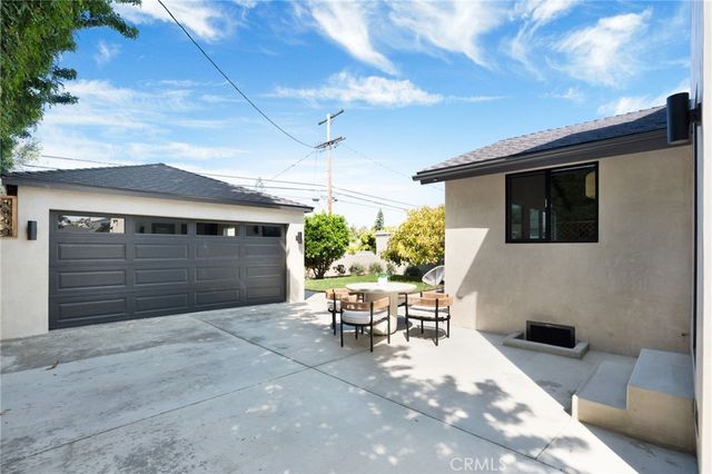 8121 Chase, Los Angeles, CA 90045