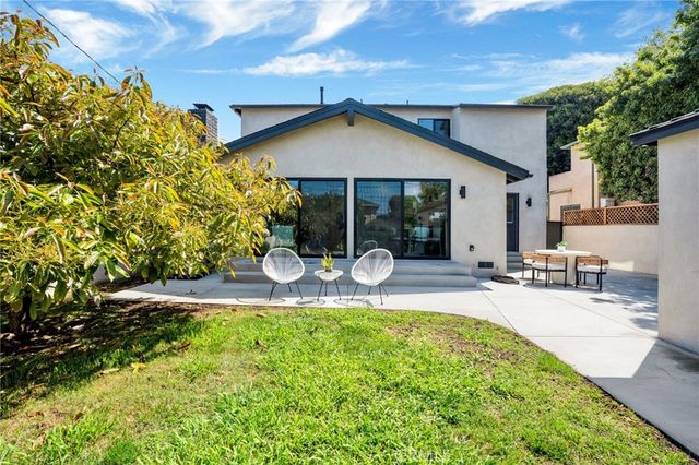 8121 Chase, Los Angeles, CA 90045