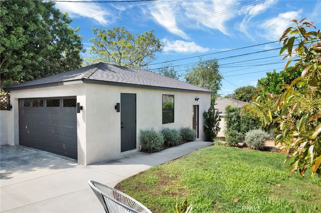 8121 Chase, Los Angeles, CA 90045