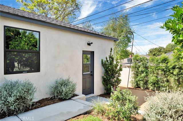 8121 Chase, Los Angeles, CA 90045