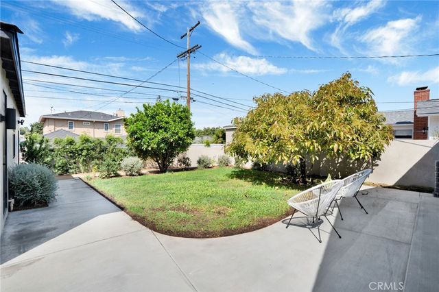 8121 Chase, Los Angeles, CA 90045