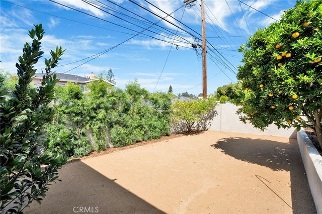 8121 Chase, Los Angeles, CA 90045