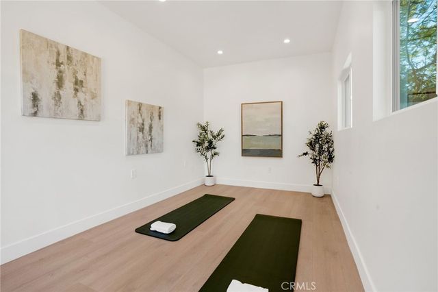 8121 Chase, Los Angeles, CA 90045