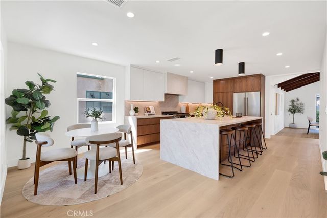 8121 Chase, Los Angeles, CA 90045