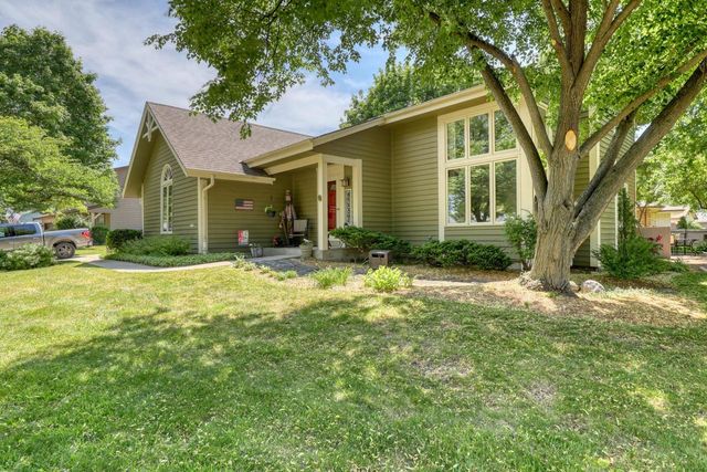 10929 W Hope AVENUE, Wauwatosa, WI 53222