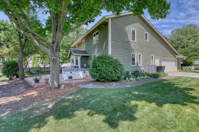 10929 W Hope AVENUE, Wauwatosa, WI 53222